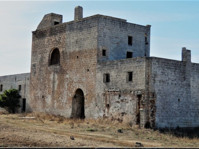 Antica Masseria “Chirico” del 1700 con circa 12 ettari di terreno – Lecce
