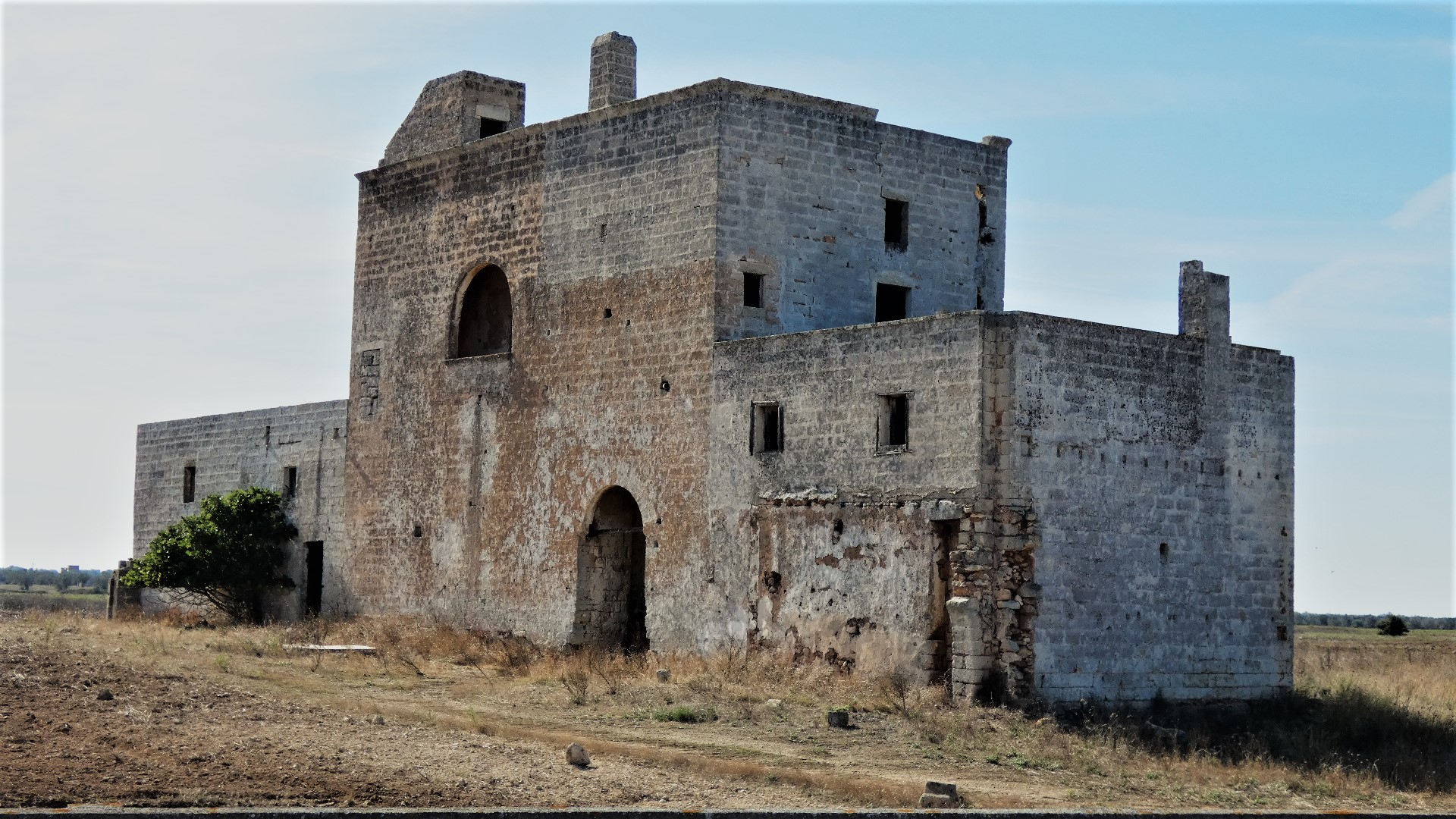 Antica Masseria “Chirico” del 1700 con circa 12 ettari di terreno – Lecce