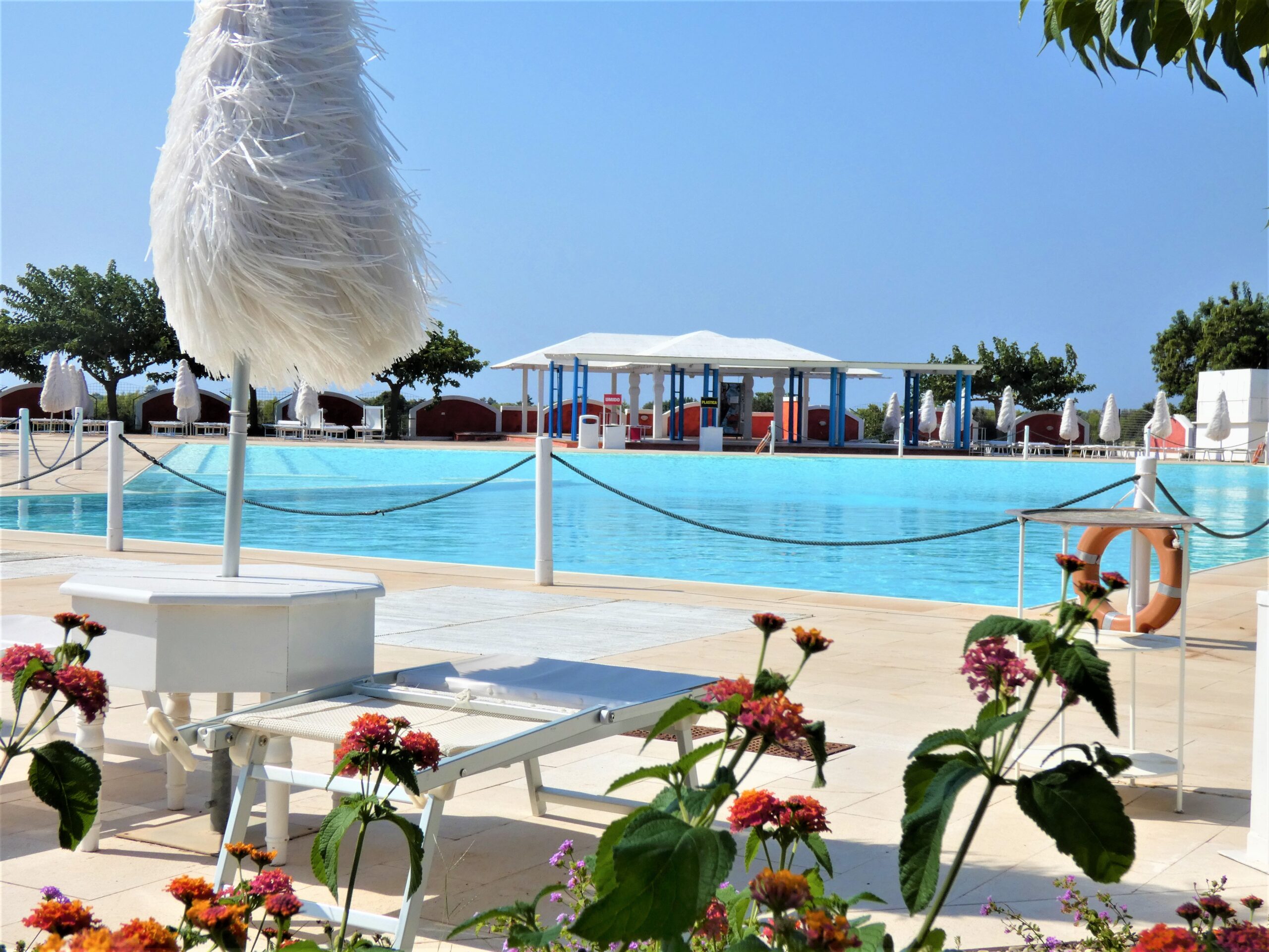 Villa con 5 camere e 4 bagni, piscina condominiale – Chiusurelle Village – Porto Cesareo (LE)