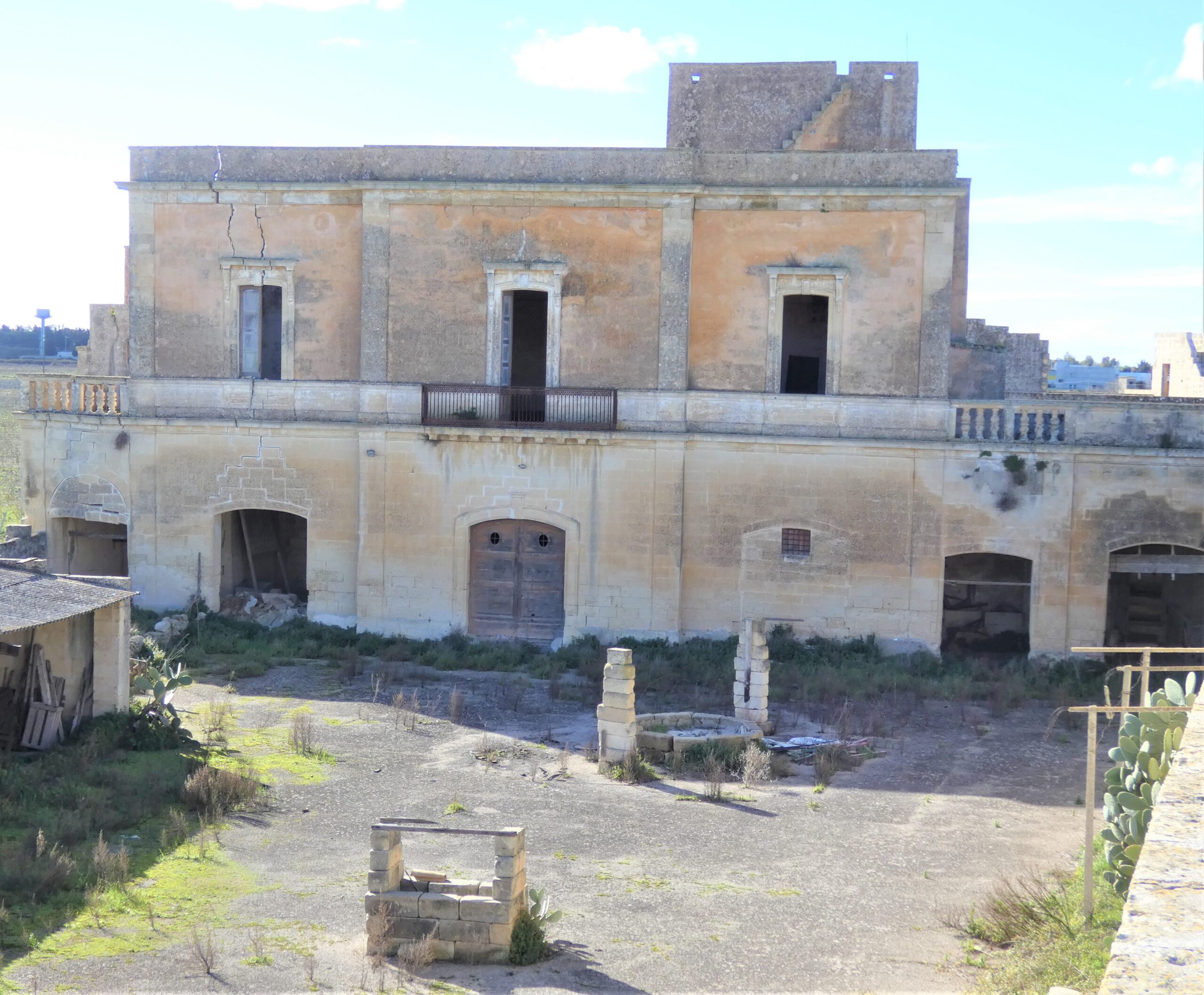Antica masseria con frantoio ipogeo e chiesa con affreschi a Cavallino (Lecce)